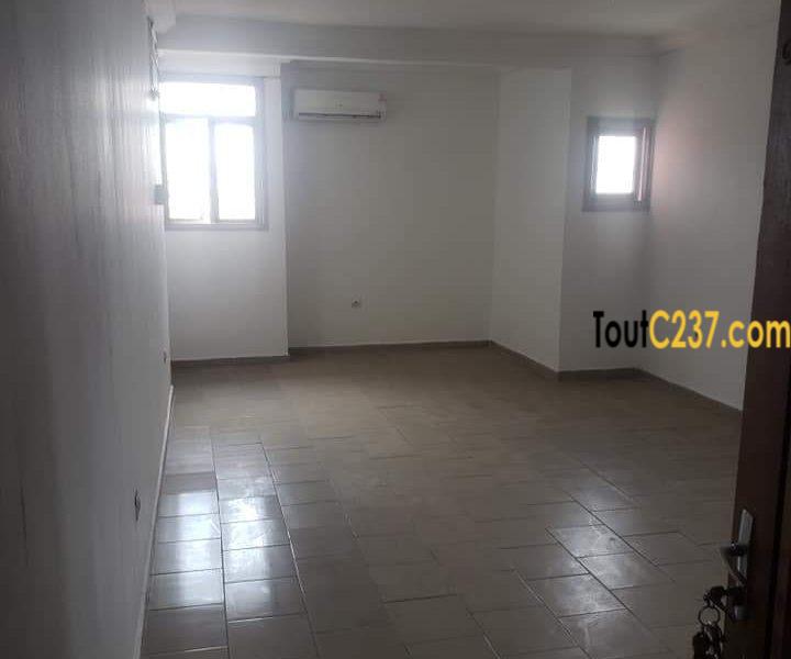 Plusieurs bureaux à louer à Bonamoussadi