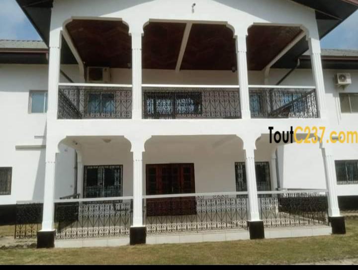 Duplex à vendre à Logpom Douala