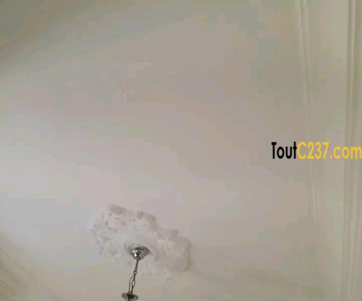 Studio moderne à louer à youpwe