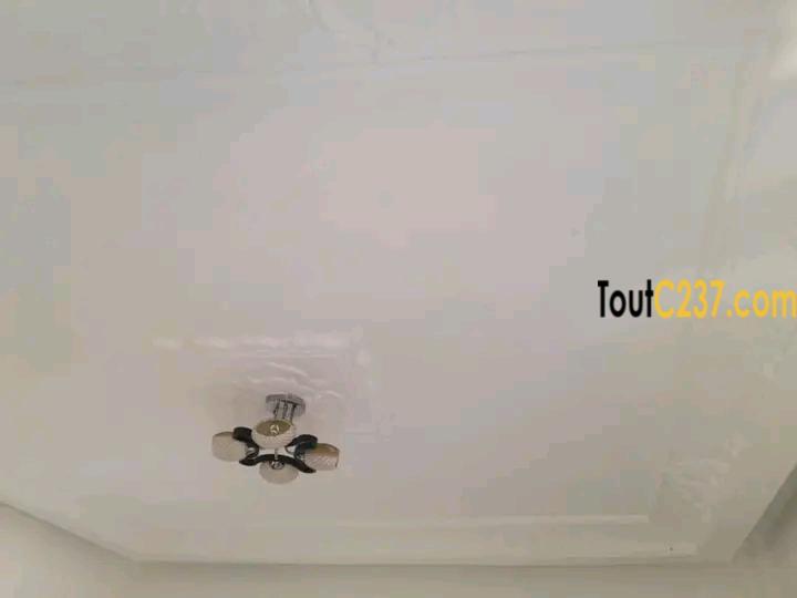 Studio moderne à louer à youpwe