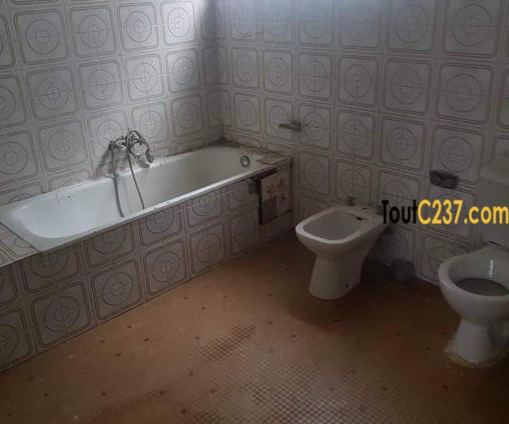 Maison en villa a louer à Deido, Douala