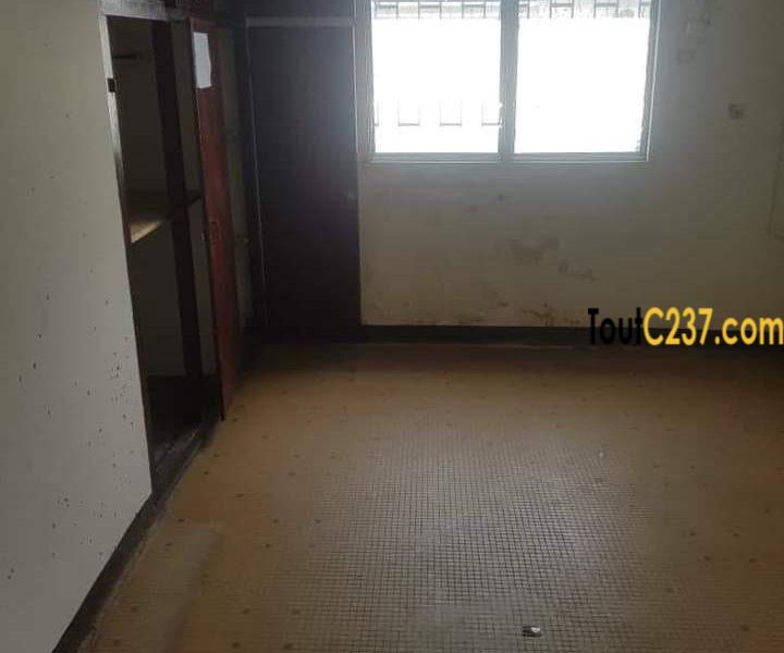Maison en villa a louer à Deido, Douala
