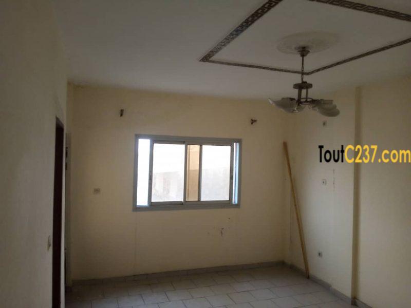 Studio moderne à louer à Bonapriso, Douala
