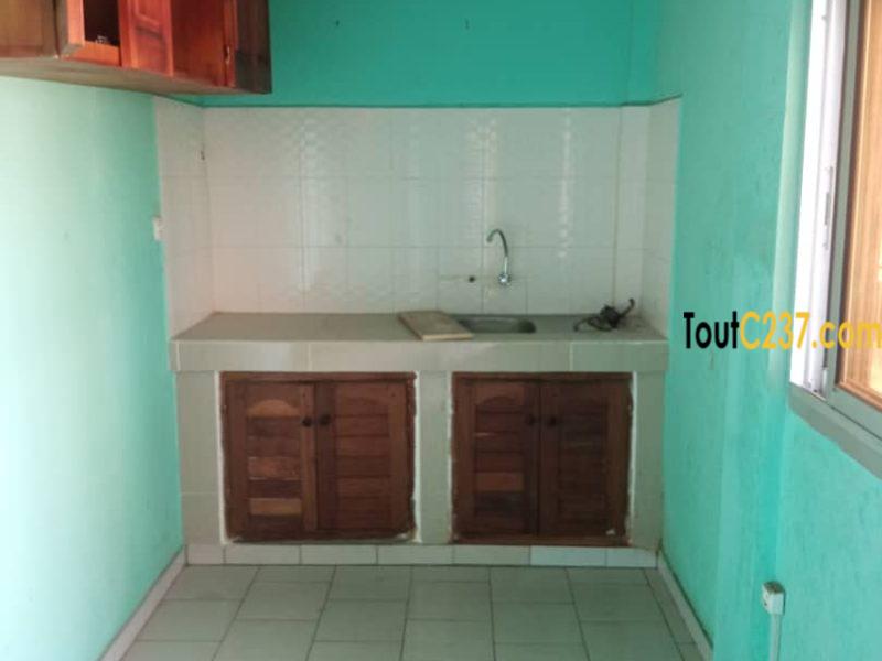 Studio moderne à louer à Bonapriso, Douala