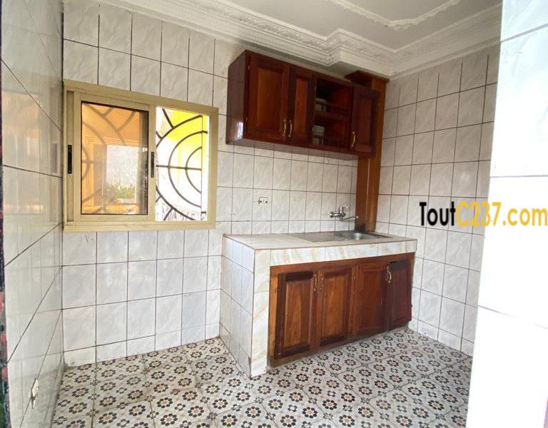 Appartement à louer à Makepe
