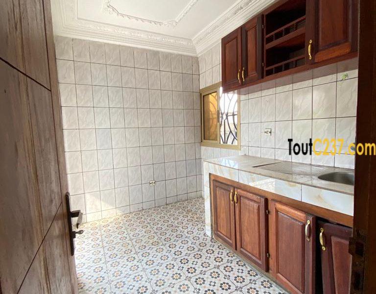 Appartement à louer à Makepe