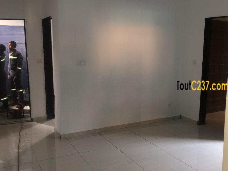 Studio moderne neuf a louer à Deido