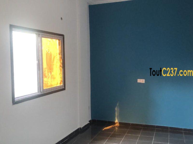 Studio moderne neuf a louer à Deido