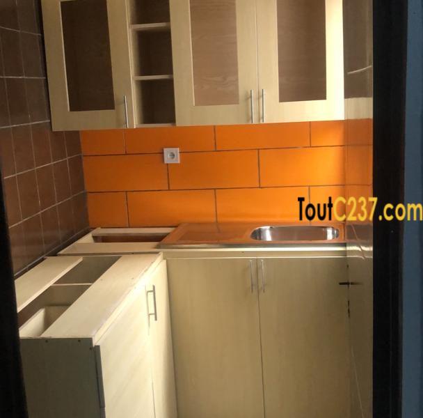 Studio moderne neuf a louer à Deido