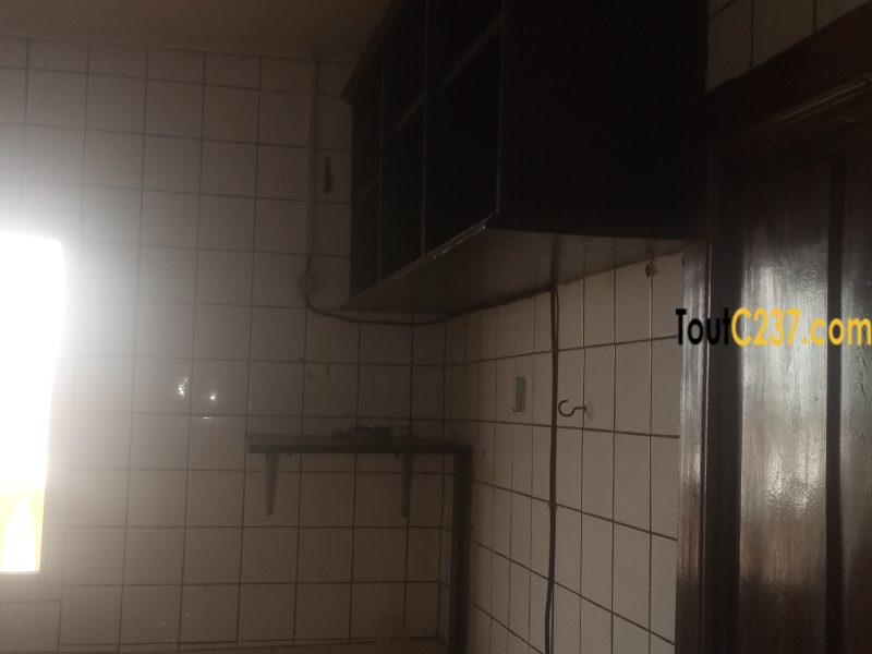 Studio moderne à louer à Bonamoussadi