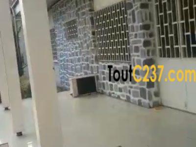 Vaste villa à louer à Akwa Douala