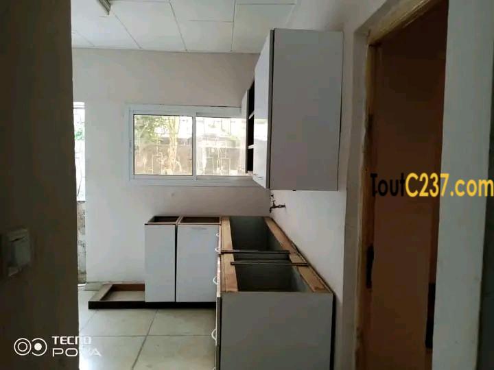 Maison en villa à louer à Bonaberi