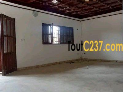 Maison en villa a louer à Nyalla, Douala