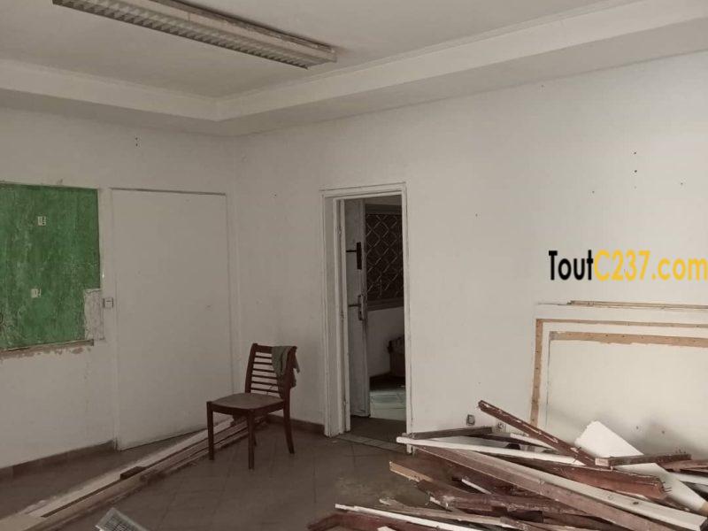 Bureaux à louer à Akwa, Douala