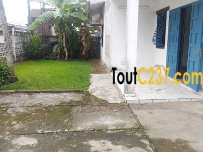 Maison en duplex à louer à a Makepe