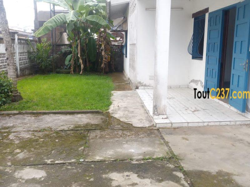 Maison en duplex à louer à a Makepe