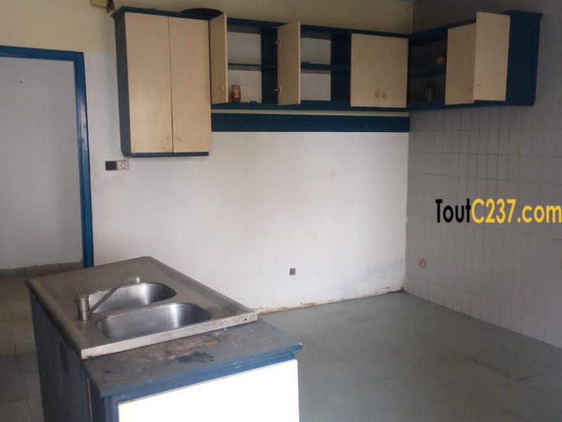 Maison en duplex à louer à a Makepe