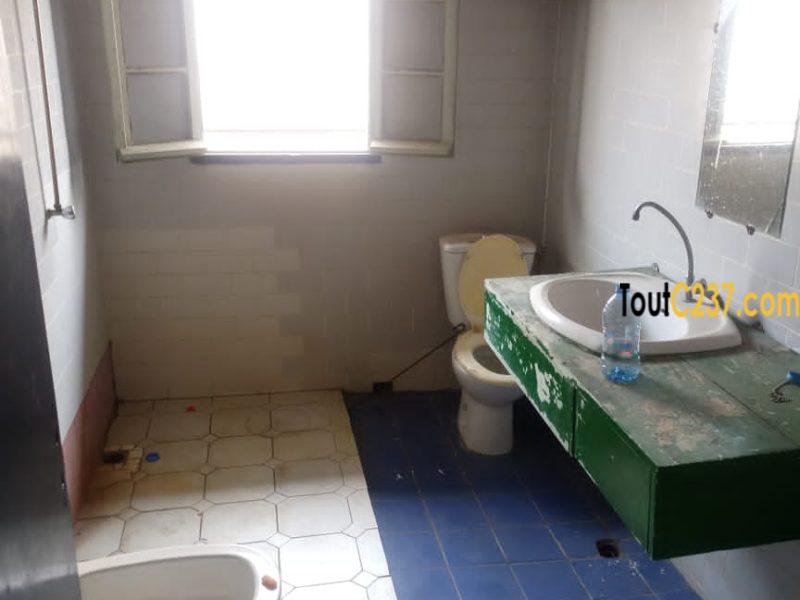 Maison en duplex à louer à a Makepe