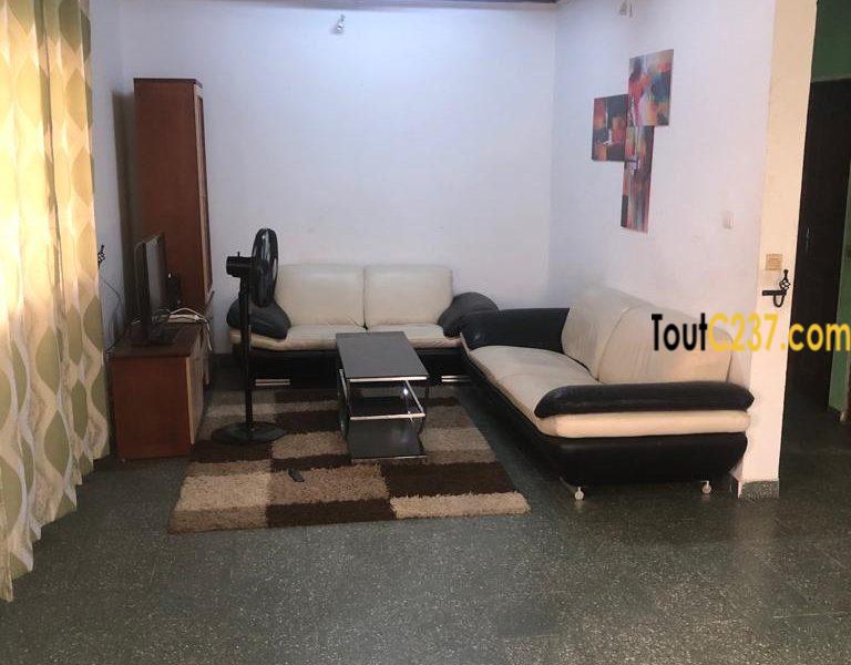 Maison en villa à louer à Makepe