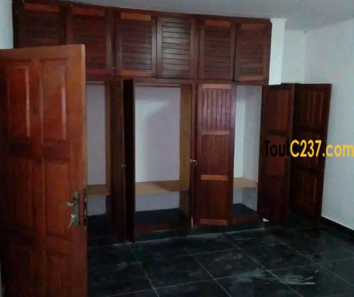 Maison en villa à vendre à Japoma