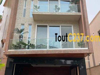 Maison en Triplex meublé à Bonapriso