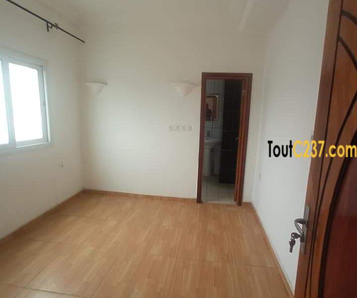 Appartement à louer à Bonapriso Douala