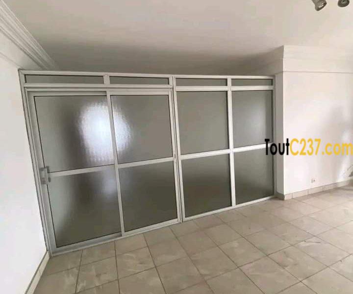 Appartement pour bureau à louer Akwa