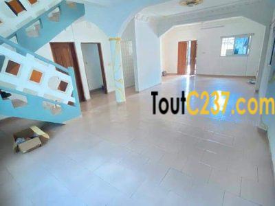 Maison en duplex à louer à Kotto mbangue