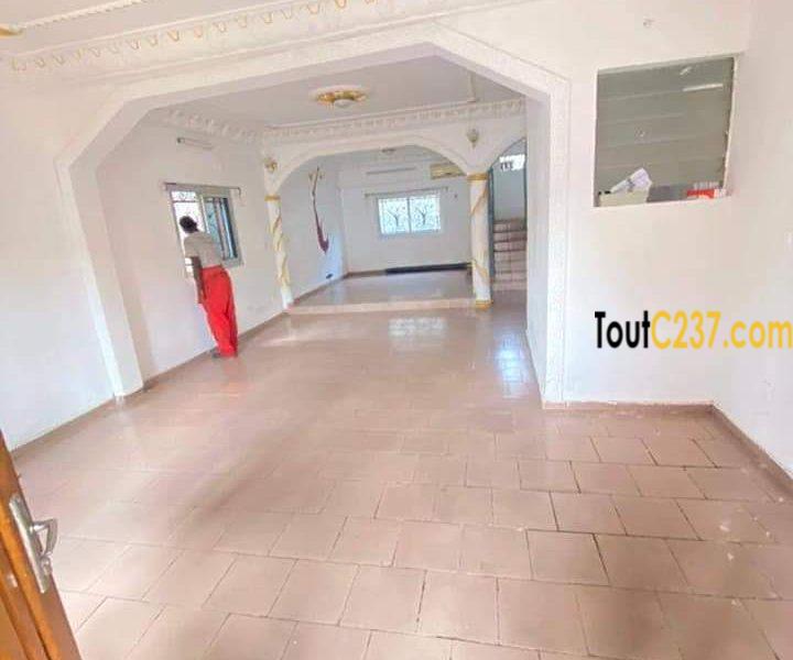 Maison en duplex à louer à Kotto mbangue