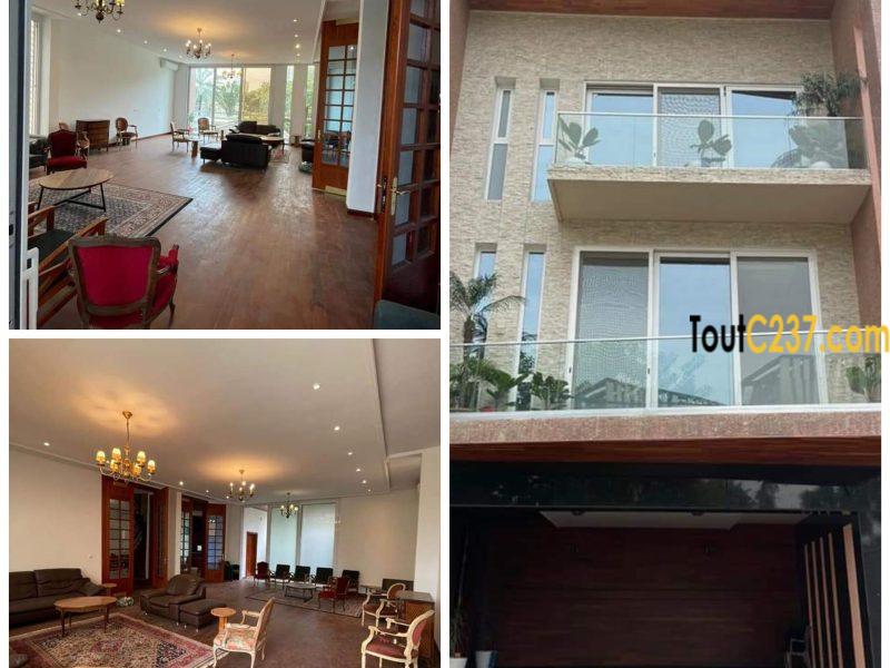 Maison en Triplex meublé à Bonapriso