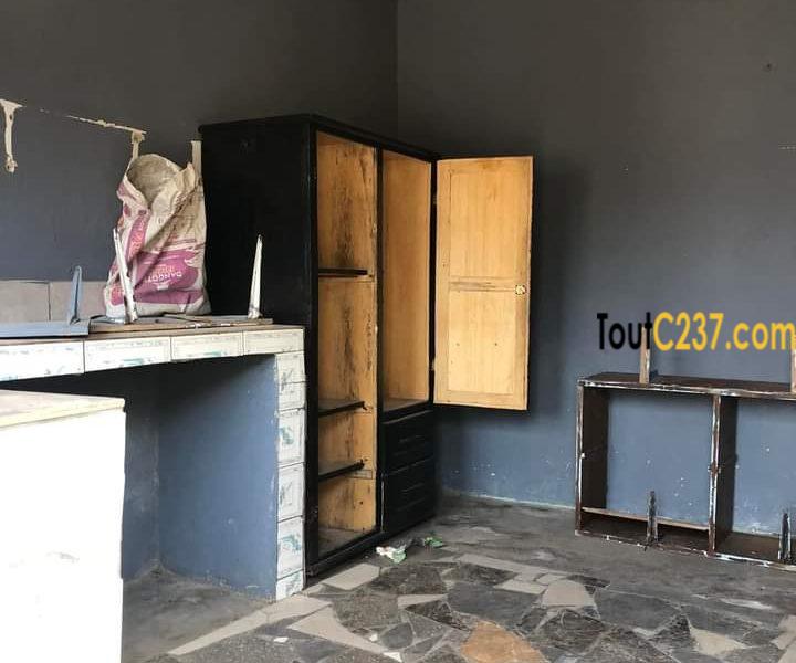 Maison en villa à louer à Makepe