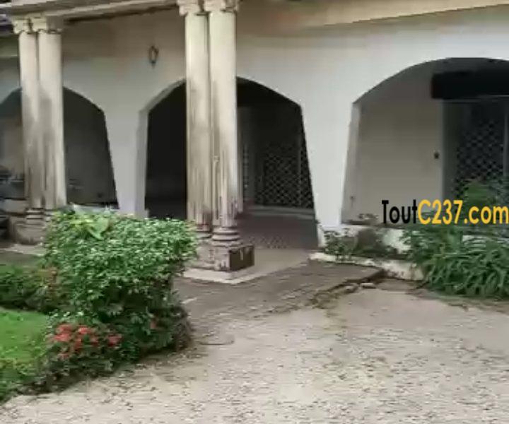 Maison en duplex à louer a Bonanjo
