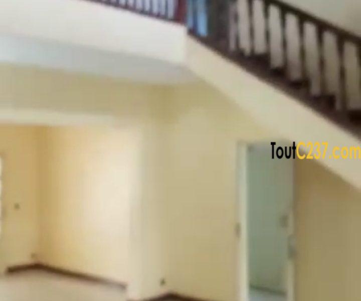 Maison en duplex à louer a Bonanjo