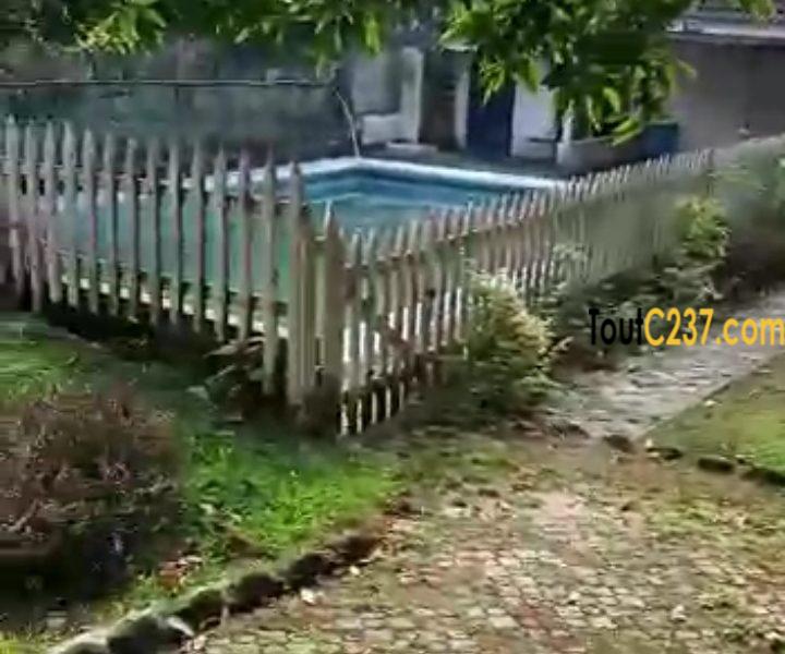 Maison en duplex à louer a Bonanjo