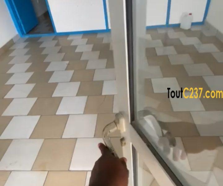 Boutique à louer à Logpom Douala