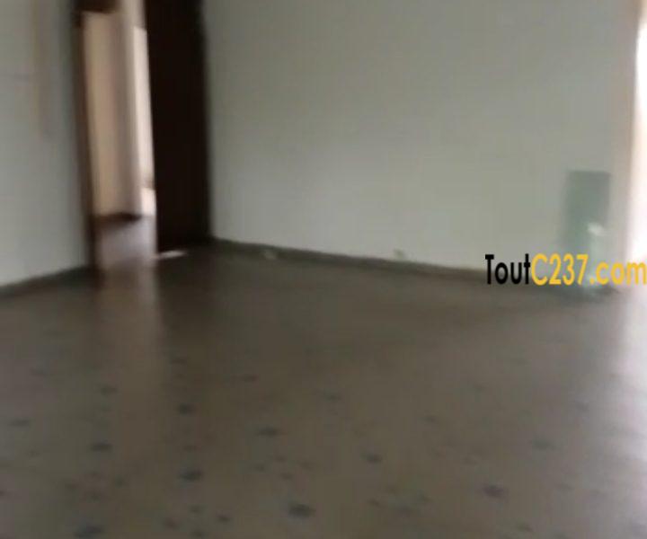 Maison en villa à louer à Bali, Douala