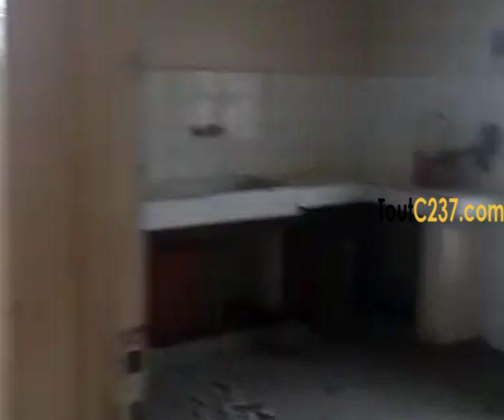 Maison en villa à louer à Bali, Douala