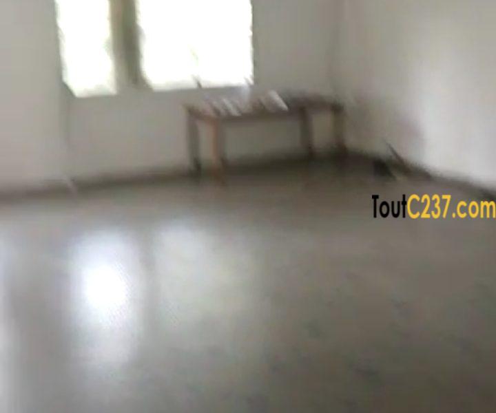 Maison en villa à louer à Bali, Douala
