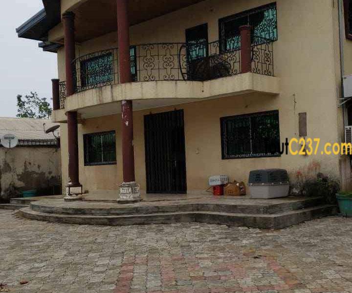 Maison en duplex à vendre à Logbessou