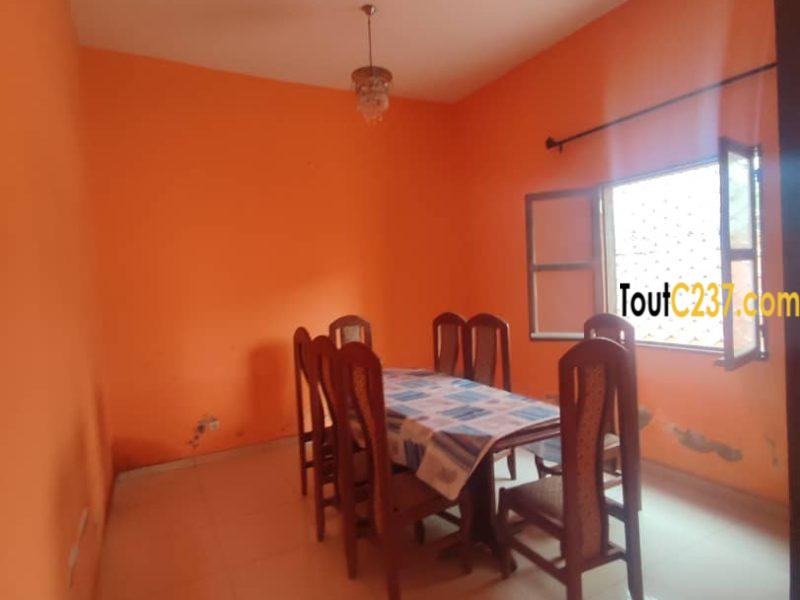 Maison en duplex à louer à Bonamoussadi