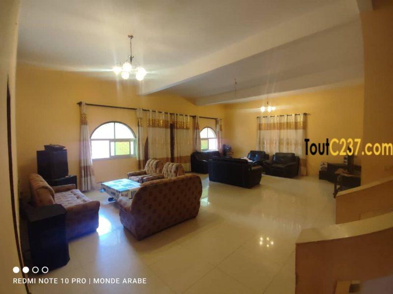 Maison en duplex à louer à Bonamoussadi