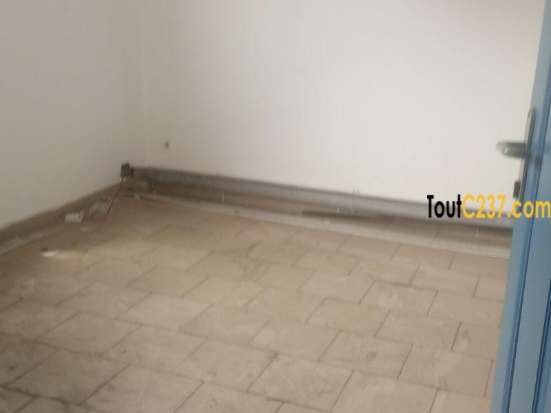 Bureau à louer à Akwa, Douala