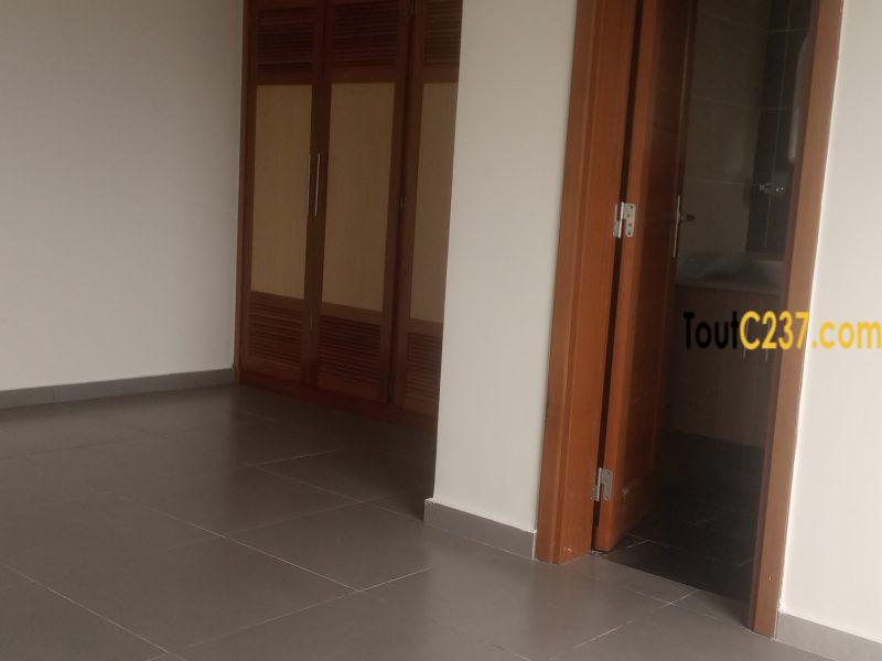 Appartement neuf à louer à Deido, Douala