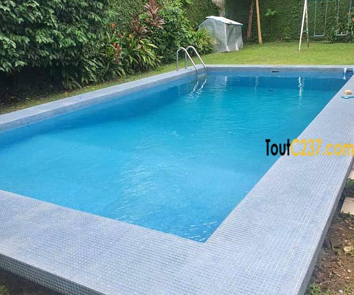 Maison en duplex à louer à Bonapriso