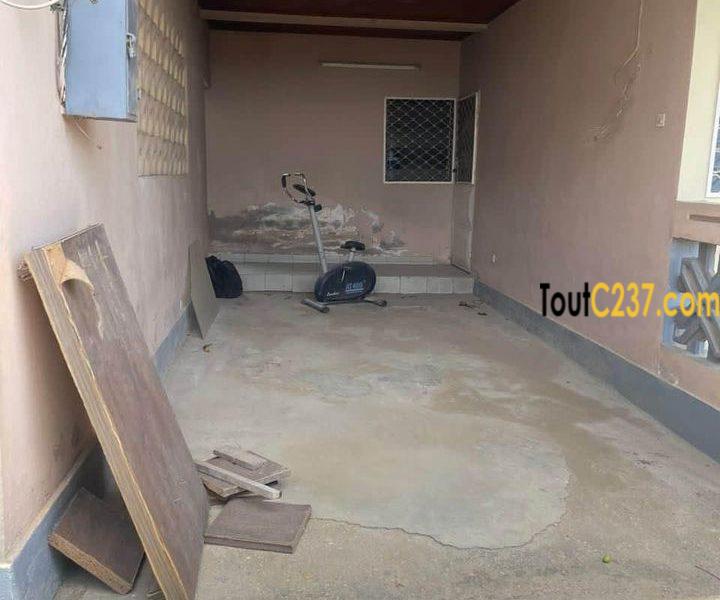 Maison en villa à vendre à Kotto Bangue, Douala
