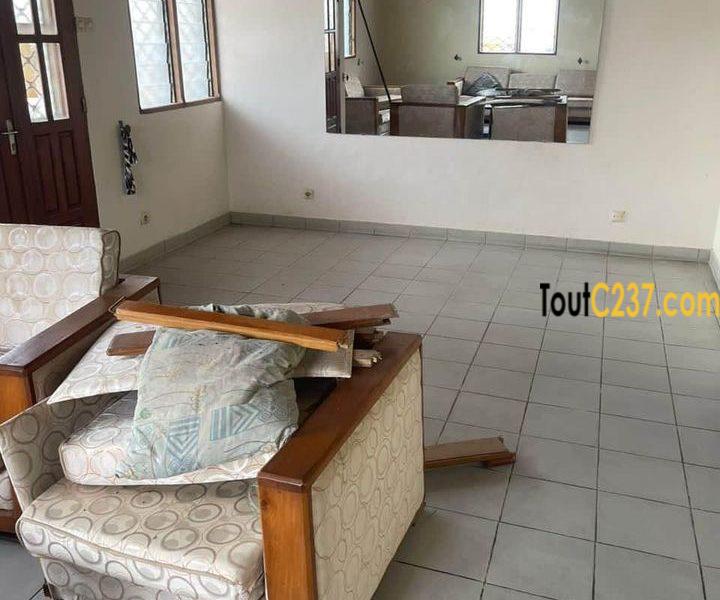 Maison en villa à vendre à Kotto Bangue, Douala