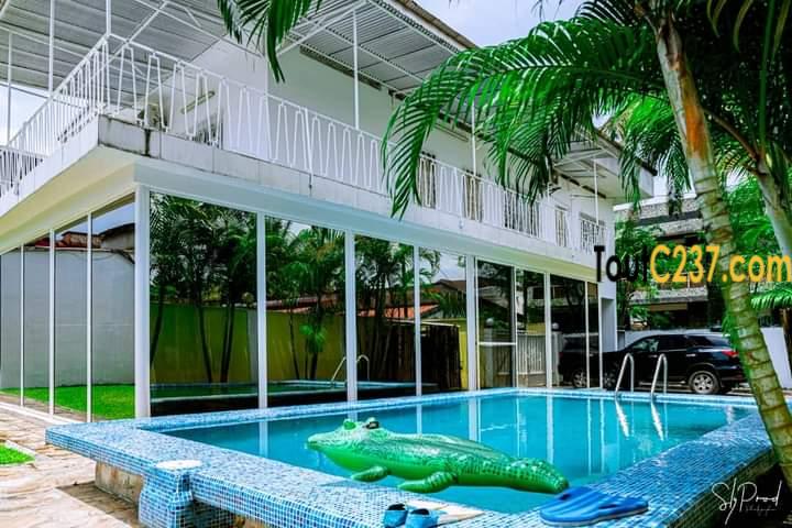 Duplex meublée à louer à Bonapriso Douala
