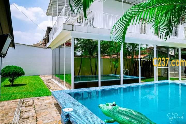 Duplex meublée à louer à Bonapriso Douala