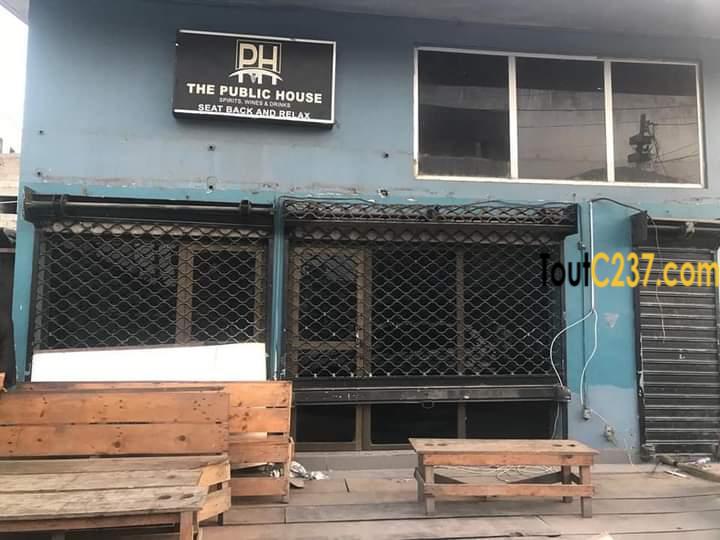 Boutique avec mezzanine à Bonapriso