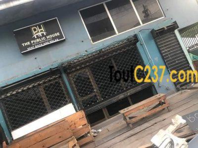 Boutique avec mezzanine à Bonapriso